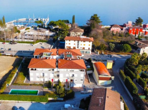 casetta giù al lago